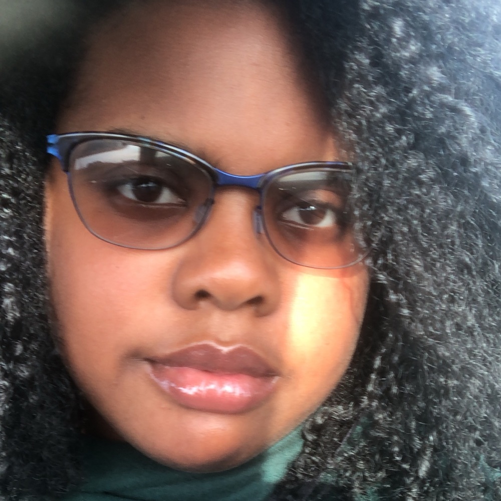 Meet your Posher, Alexis